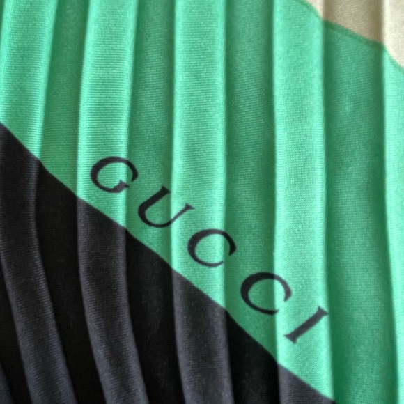 Gucci pleated silk scarf - Picture 2 of 10